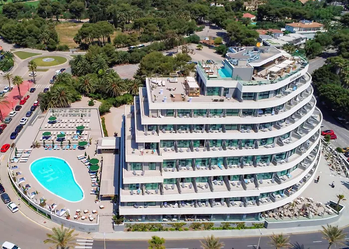 特乐玛me锡切斯酒店